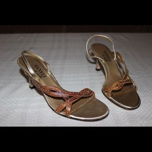 DIAMOND-STUDDED PLATINO VANELI